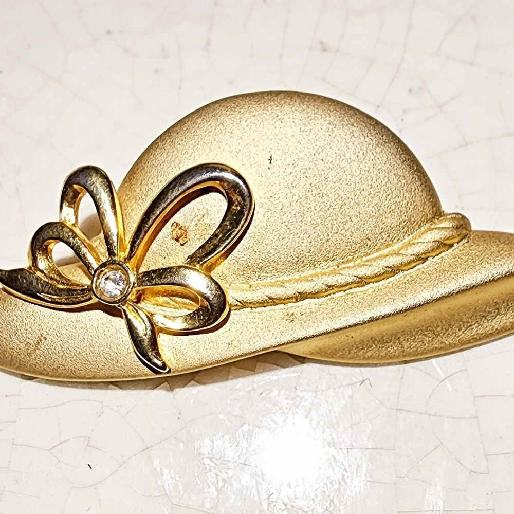 Vintage gold ribbon hat brooch by Tona